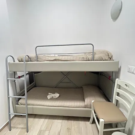 Bed And Book 호텔 2*