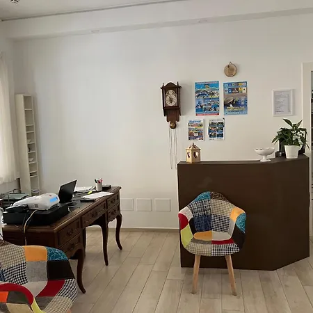 Bed And Book Hotel